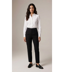 חולצה מכופתרת לבנה קלאסית ומכנסיים מחויטים שחורים - סט אלגנטי למראה עסקי מושלם