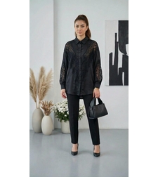 חולצה שחורה אלגנטית עם תחרה יוקרתית לנשים