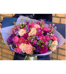 Vivid kiss - Bouquet of cloves, roses, lisianthus and matthiola #101