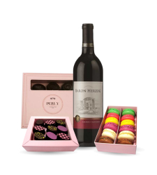 Sweet gift box (Kosher Mehadrin) with Wine
