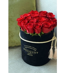 Red roses hat box