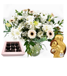 Flower bouquet - Pesach in London with chocolate (Kosher for Passover)