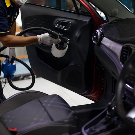 חומר ניקוי ריפודים לרכב