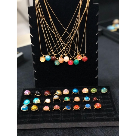 סט צעירה יפה