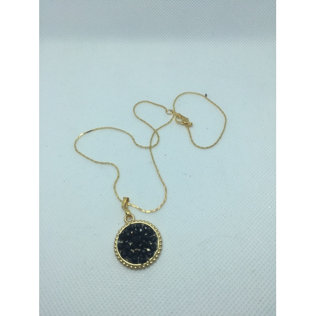 כריסטל בשחור