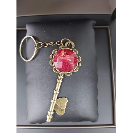 מחזיק פרח אדום