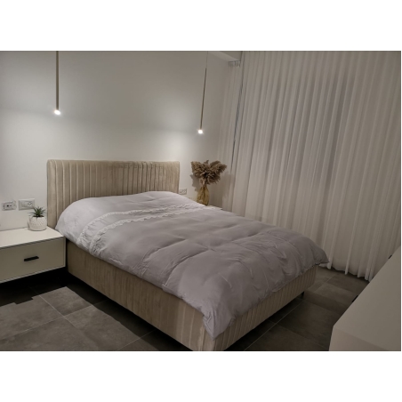 מיטה מרופדת אלמוג