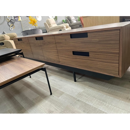 מזנון ושולחן