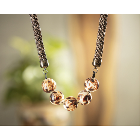 necklace ofri blacl & gold with five beads round shap