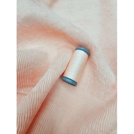 אריג פליסה עדין צבע פודרה בהיר