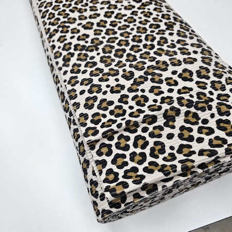 אריג קורדרוי בייבי מנומר על רקע אופוייט