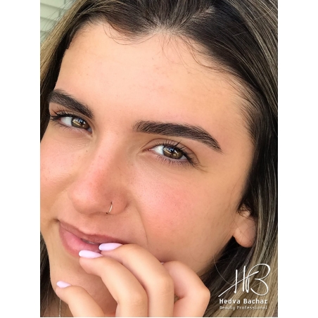 עיצוב גבות טבעיות 