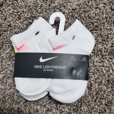 מארז 6 זוגות גרביים nike לבן סימון וי בזוהר מידה 4-5 שנים