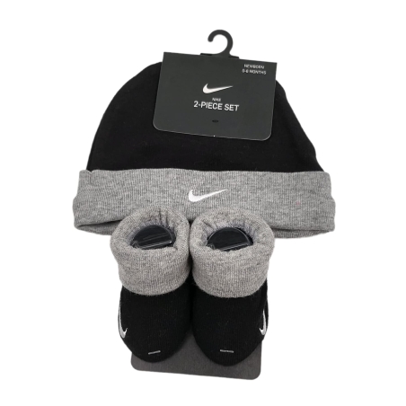 מארז כובע ונעליים NIKE שחור אפור וי במרכז מידה 0-6 חודשים