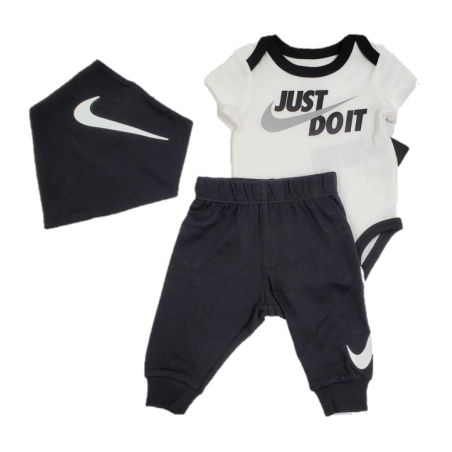 חליפת מכנס NIKE בייבי מכנס שחור בגד גוף לבן סינר שחור