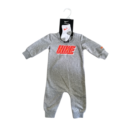 מארז NIKE לתינוק אוברול תיקתקים שרוול ארוך וזוג גרביים תואמות