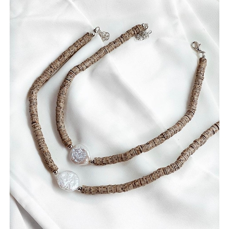 שרשרת דיסקיות חומה בשילוב פנינה