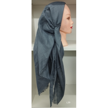 מטפחת קשורה עם סרט גומי מונע החלקה בצבע תכלת אפור
