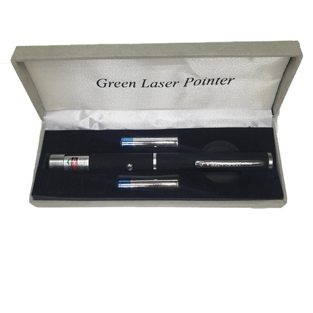 ציין לייזר ירוק באריזת מתנה