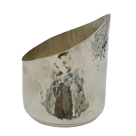 מעמד לבקבוק יין 