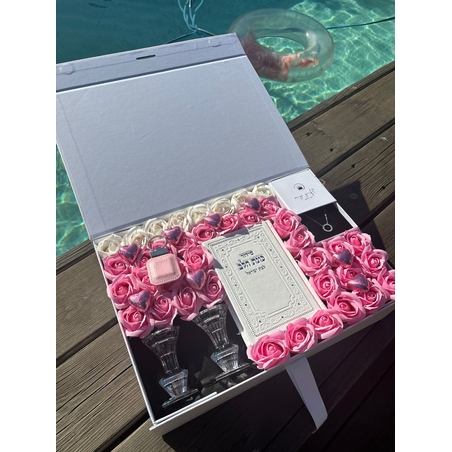 מארז קדוש וורוד לאישה