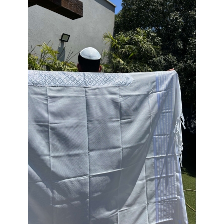 טלית מהודרת לחתן פסים כסופים