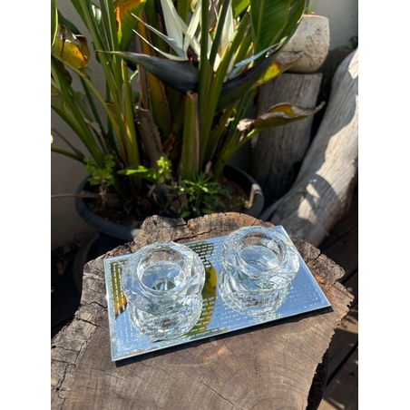 פמוטים עם מגש מראה מחובר