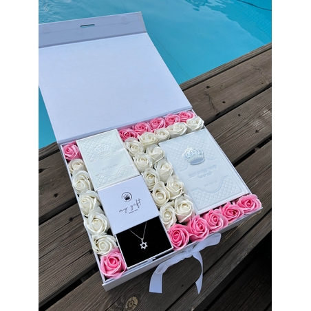 מארז קדושה לאישה + שרשרת מגן דוד עדין