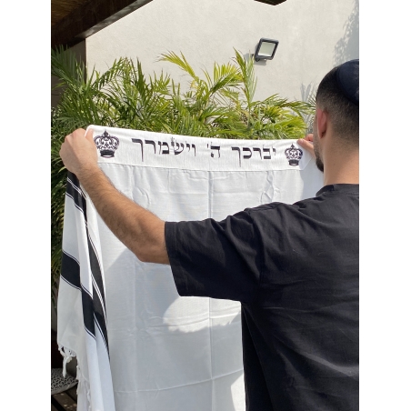 טלית מהודרת פסים שחורים עם עטרה ופינות צבע שחור 