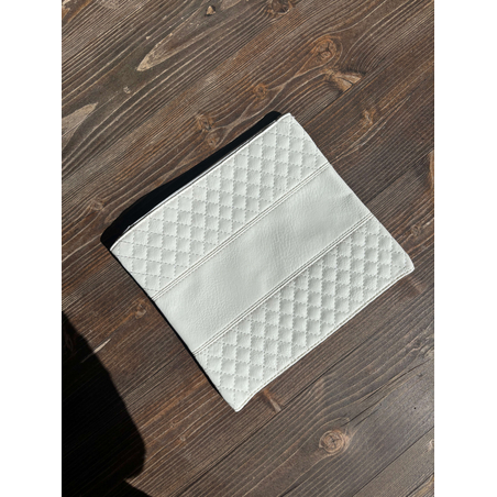 כיסוי תפילין לבן דמוי עור קלאסי 22*25 ס