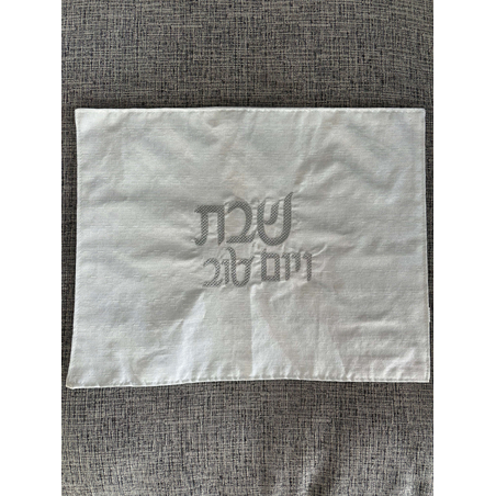 כיסוי חלה מפשתן לבן נצנצים עדינים עם רקמה כסופה 