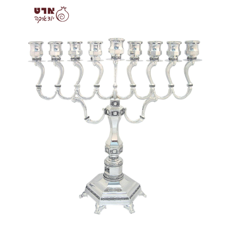 UK40637 חנוכייה מהודרת 