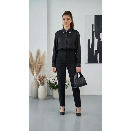 אלגנטיות שחורה קלאסית – מראה נשי מודרני ומרשים