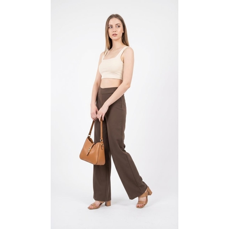 מכנסיים מחויטים בצבע חום שוקולד עמוק - גזרה ישרה וארוכה - מותן גבוהה עם קפל מרכזי אלגנטי