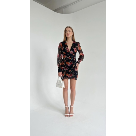 שמלת קוקטייל קצרה עם דפס פרחוני צבעוני וגזרת כיווצים מחמיאה - שרוולים ארוכים