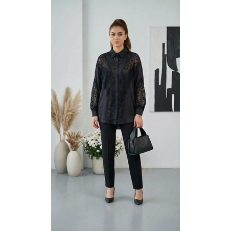 חולצה שחורה אלגנטית עם תחרה יוקרתית לנשים