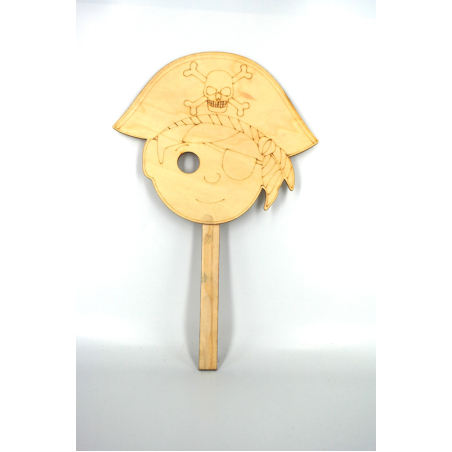 מסכת עץ על מקל פיראט