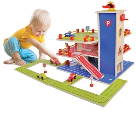 חניון מכוניות גדול עם כביש