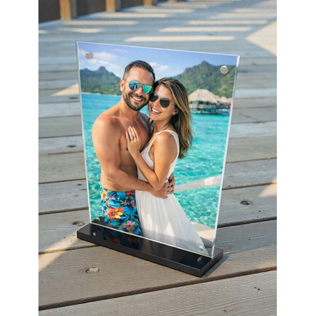 מעמד אקריל עם בסיס שחור בגודל 15X20 ס