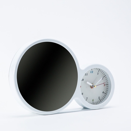 מראת הקסם עם שעון