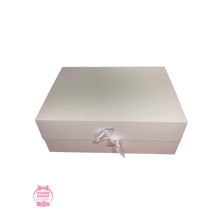 קופסא מלבנית למארז עם סגירת מגנטים וקשירת פפיון צבע לבן