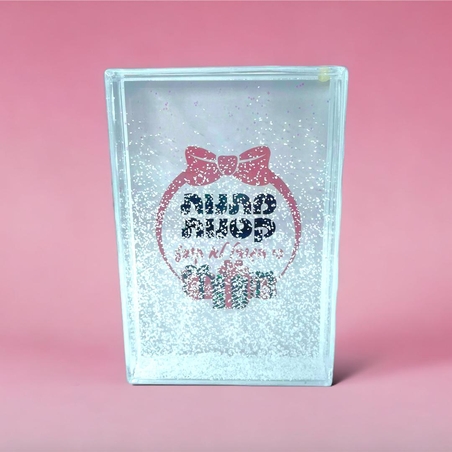 מסגרת אקריל עם מים ונצנצים צבע לבן