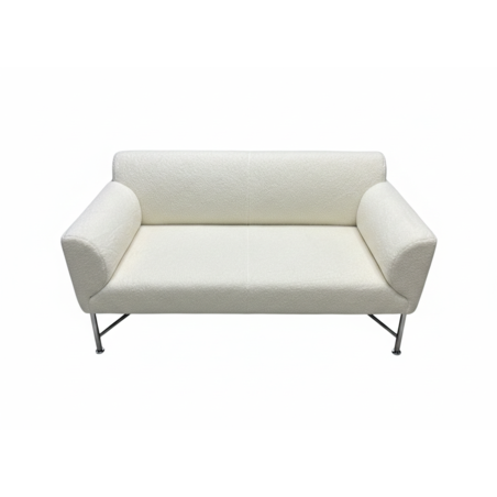 ספה דו מושבית בצבע לבן מבד בוקלה