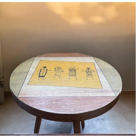 שולחן צד מעץ מצויר בעבודת יד-אינקה צהוב