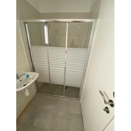 קלאסיק -מקלחון חזית קבוע ו 2 דלתות הזזה