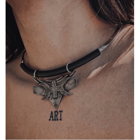 New moon choker