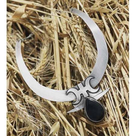Black moon choker