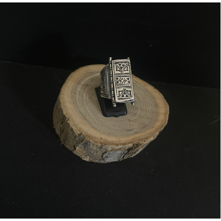 Neith ring