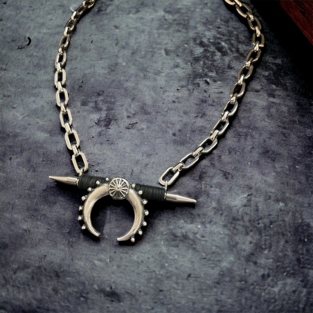 Gentle luna choker