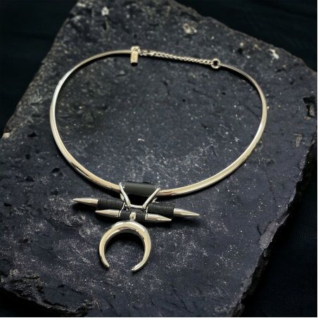 Porcupine choker